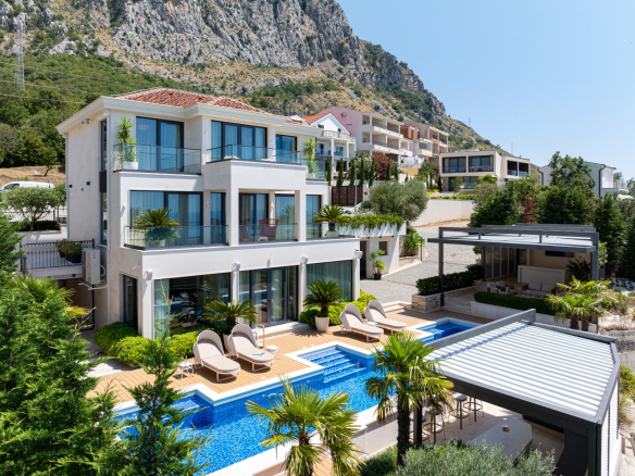 Exklusive Designervilla mit Panoramablick auf die Adria und Sveti Stefan