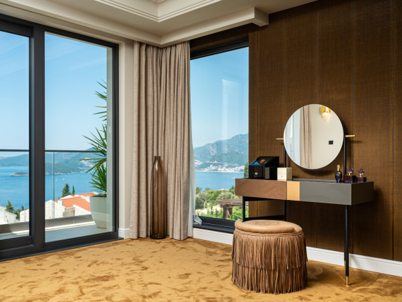 Exklusive Designervilla mit Panoramablick auf die Adria und Sveti Stefan