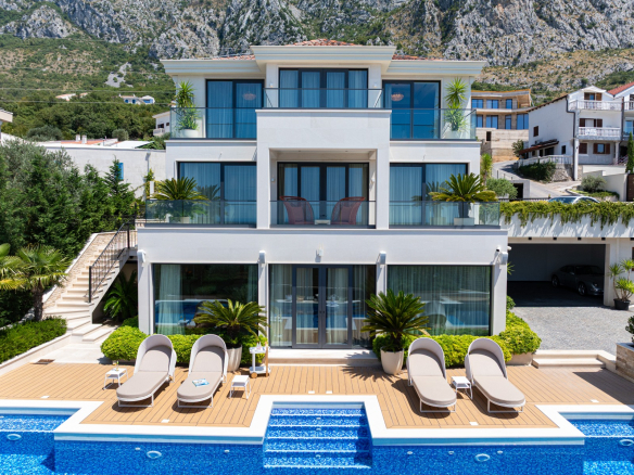 Exklusive Designervilla mit Panoramablick auf die Adria und Sveti Stefan