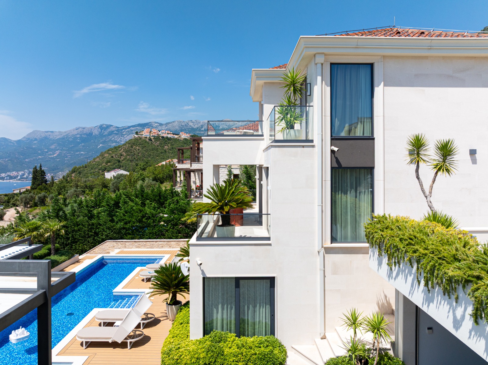 Exklusive Designervilla mit Panoramablick auf die Adria und Sveti Stefan