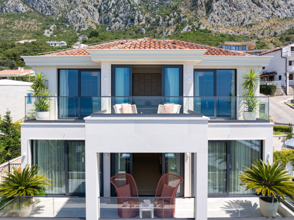 Exklusive Designervilla mit Panoramablick auf die Adria und Sveti Stefan