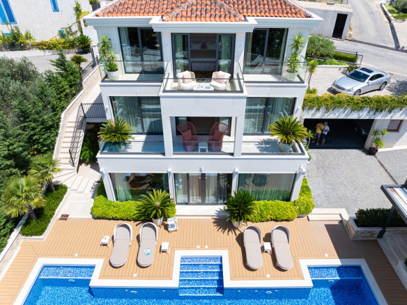 Exklusive Designervilla mit Panoramablick auf die Adria und Sveti Stefan