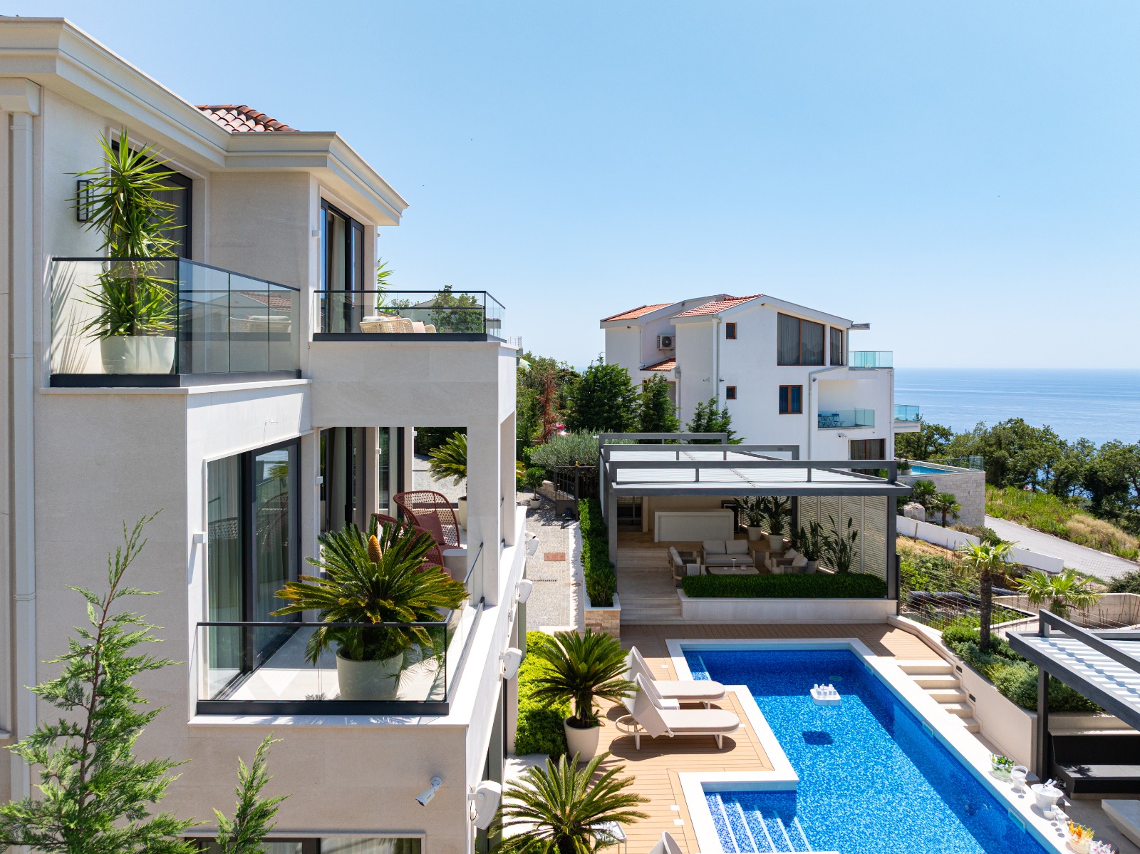 Exklusive Designervilla mit Panoramablick auf die Adria und Sveti Stefan