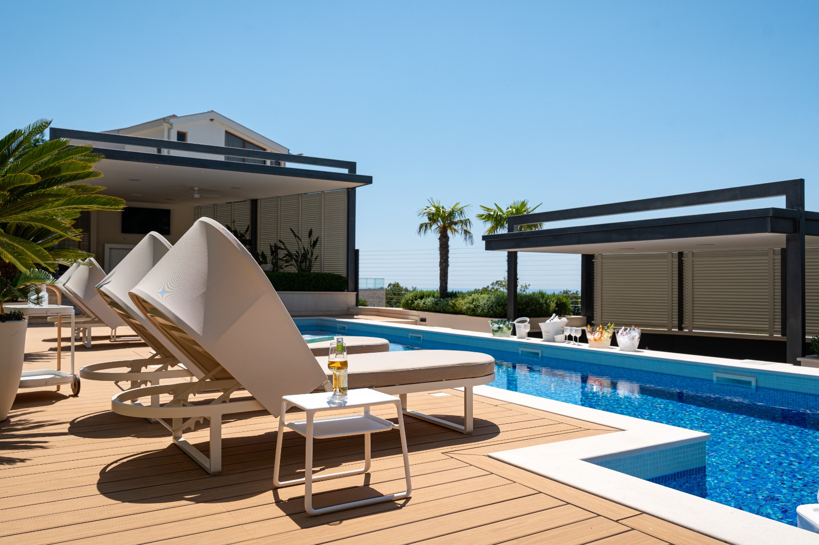 Exklusive Designervilla mit Panoramablick auf die Adria und Sveti Stefan