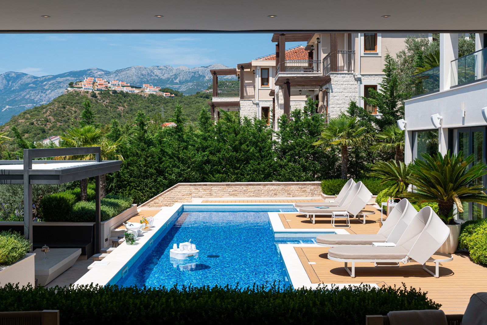 Exklusive Designervilla mit Panoramablick auf die Adria und Sveti Stefan