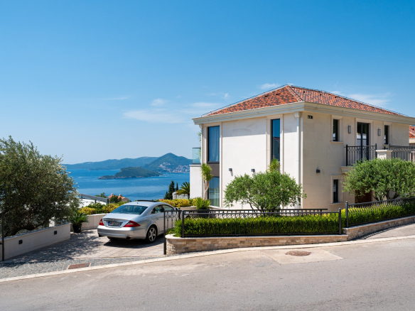Exklusive Designervilla mit Panoramablick auf die Adria und Sveti Stefan