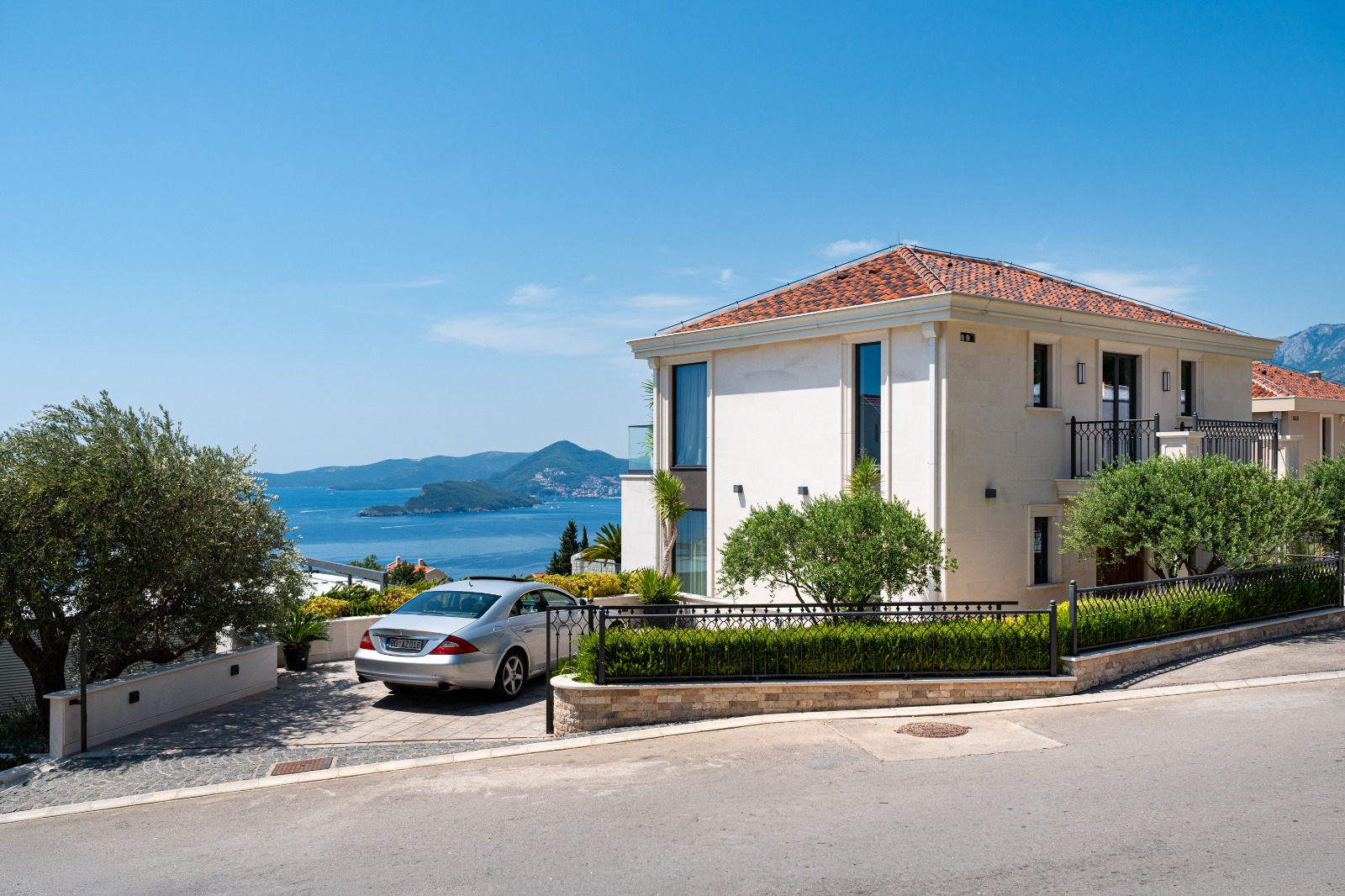 Exklusive Designervilla mit Panoramablick auf die Adria und Sveti Stefan